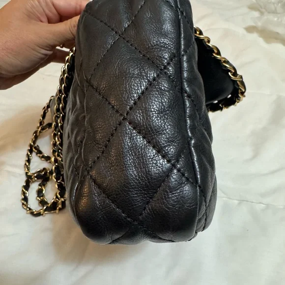 Black calfskin leather Chanel shoulder bag, gold hardware all round series 15 - Picture 9 of 15